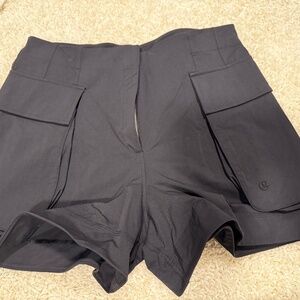 New!  Lululemon Size 12 Big Pocket Cargo Shorts - black